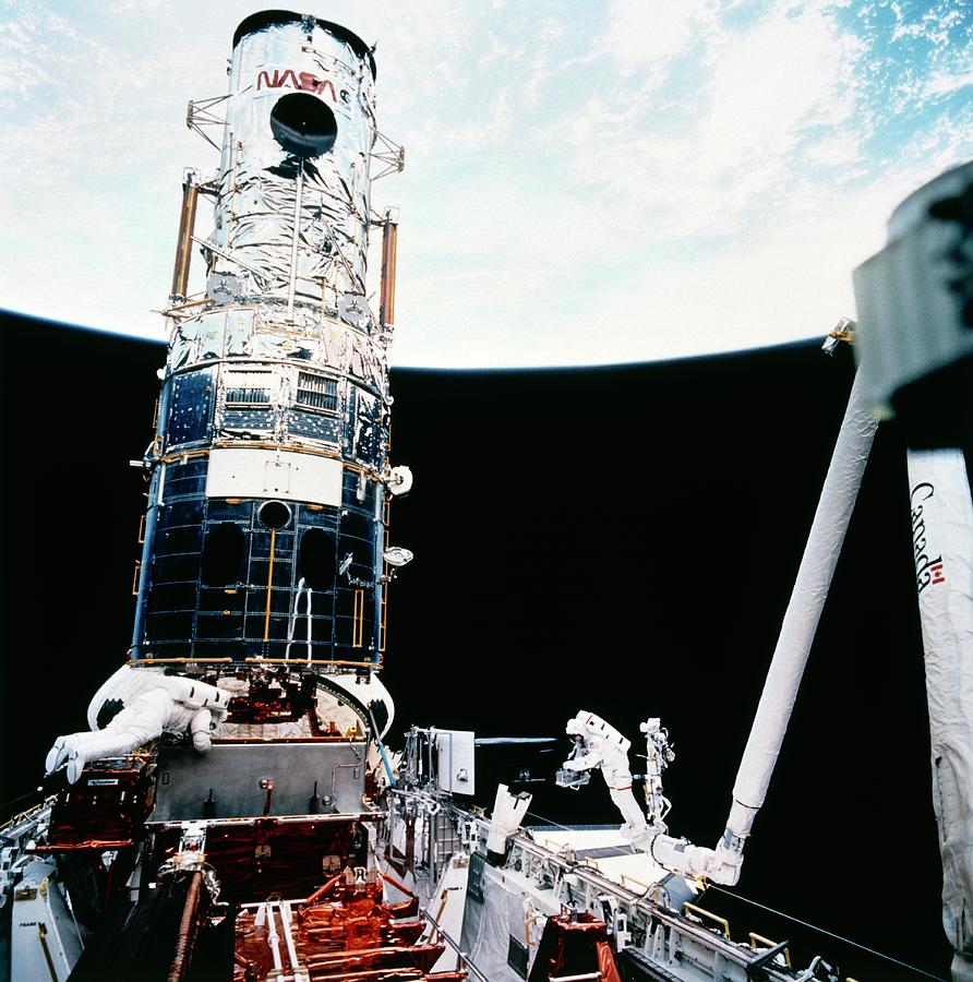 Sts-61 Photograph - Astronaut Hoffman With Hubble Wf/pc by Nasa/science Photo Library