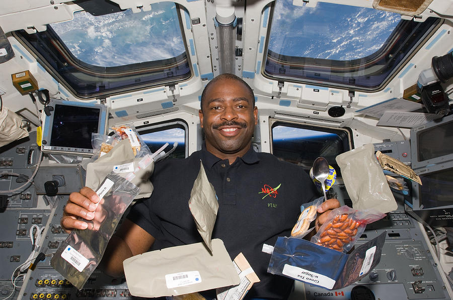 Astronaut Leland Melvin, Sts-129 Photograph by Science Source