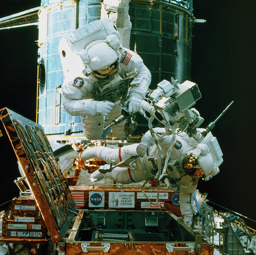 Astronauts Spacewalk To Repair Hubble Telescope Photograph by Nasa/science Photo Library