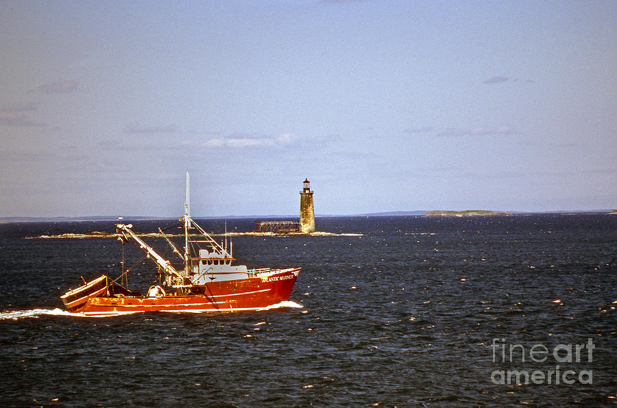 Lighthouse Photograph - Atlantic Mariner by Skip Willits