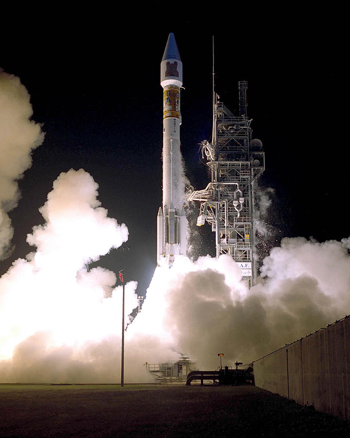 Atlas 2as Rocket Launch Photograph by Science Source