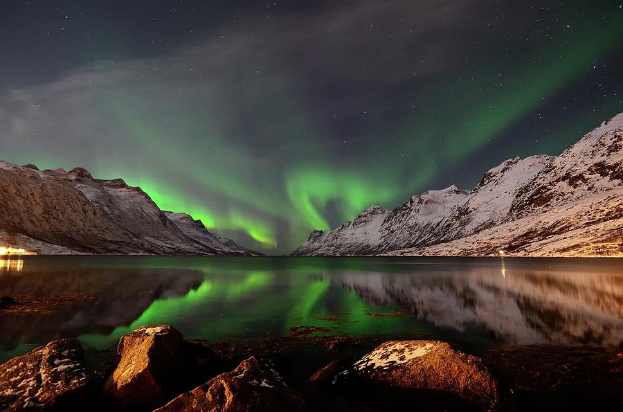 Aurora Borealis In Ersfjordbotn Photograph by John Hemmingsen