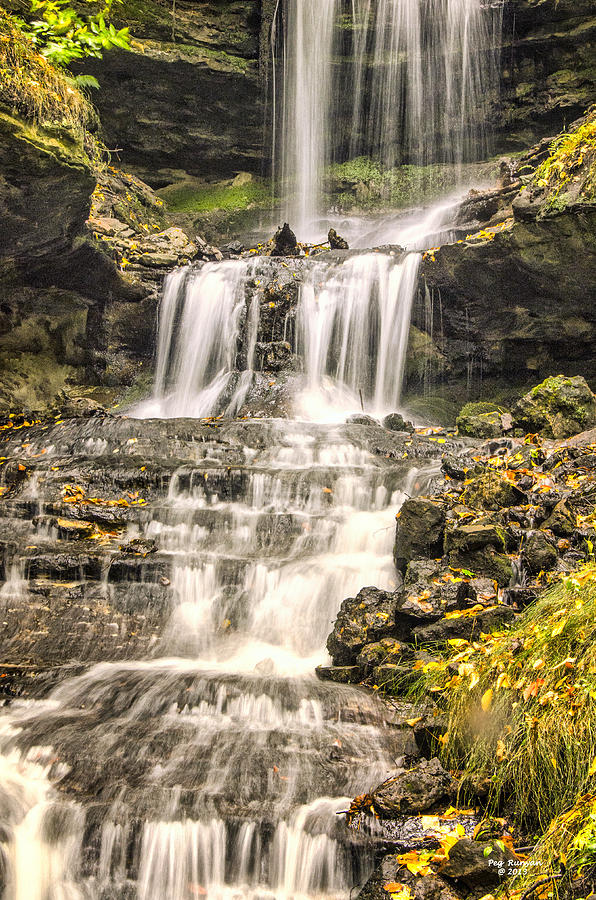 Autumn Horseshoe Falls Photograph by Peg Runyan