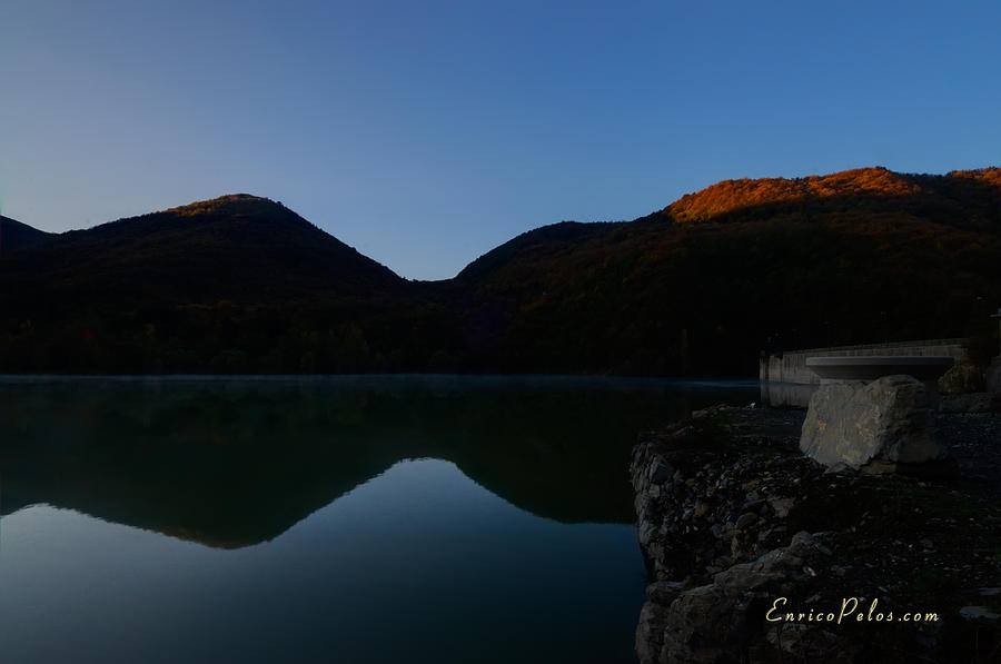 AUTUNNO Alba sul lago - AUTUMN Lake dawn 9568 Photograph by Enrico Pelos