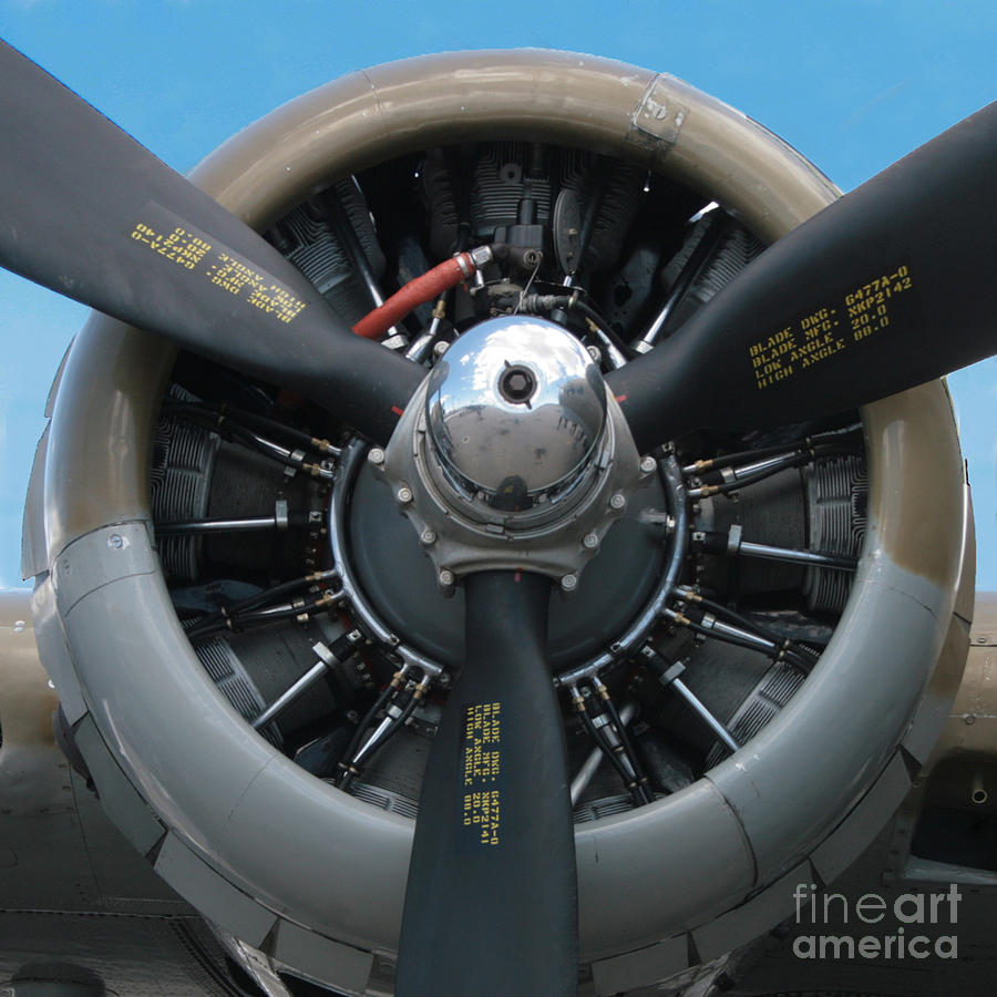 A Boeing B-17 Super Fortress Bomber's Rotary Engine And Propeller ...