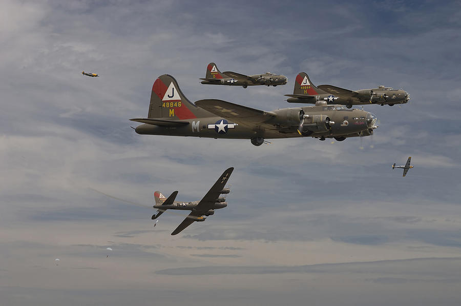 B17 - Down Photograph by Pat Speirs