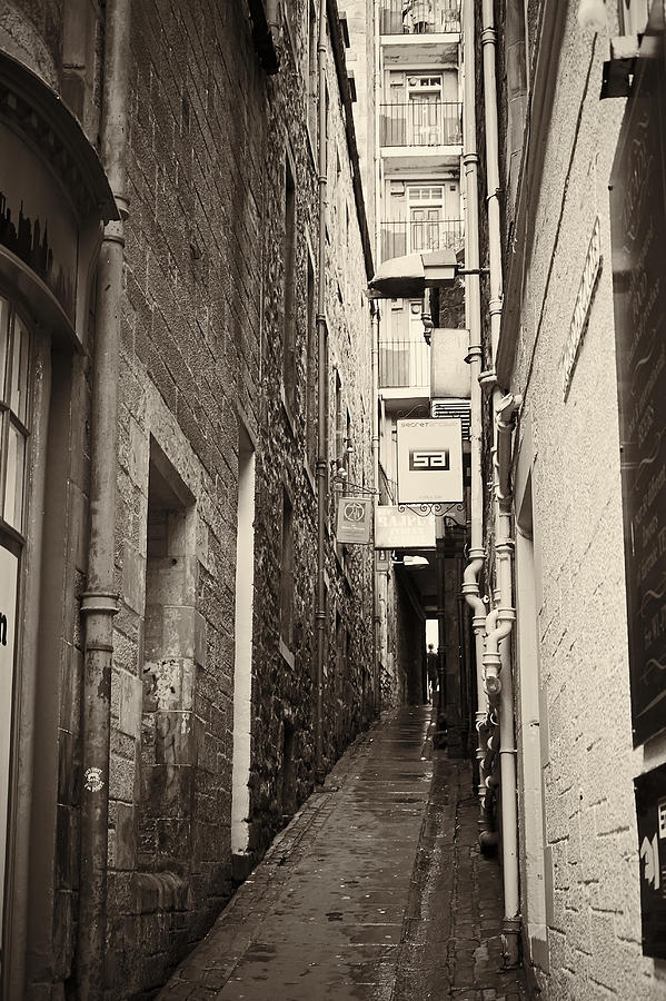 Backroads - Edinburgh Alley Photograph by AGeekonaBike Photography ...