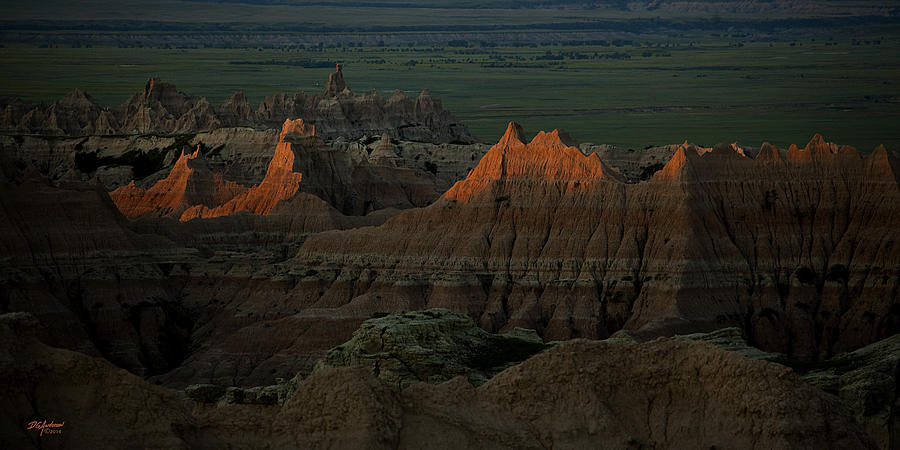 Badlands First light Photograph by Don Anderson