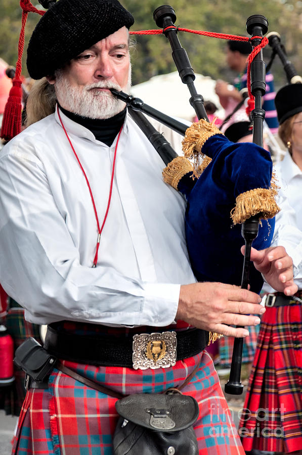your face here for bagpipe player
