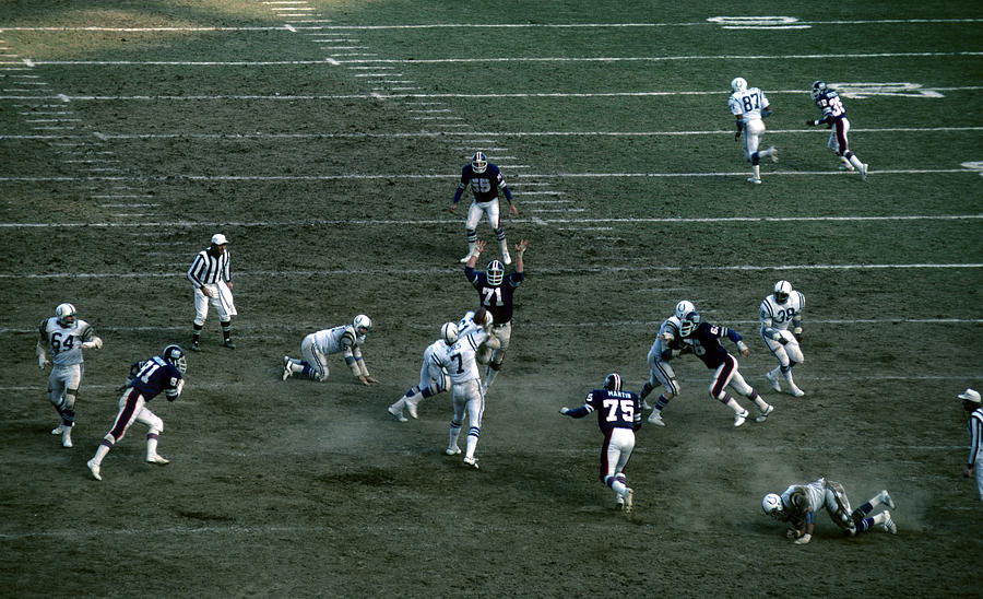 Baltimore Colts vs New York Giants - December 7, 1975 Photograph by Fred Roe