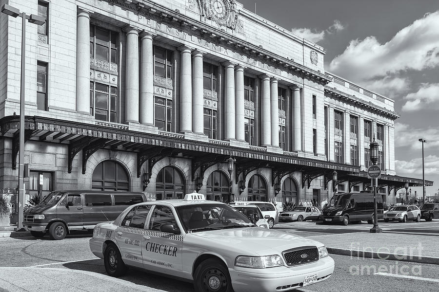 Baltimore Photograph - Baltimore Pennsylvania Station II by Clarence Holmes