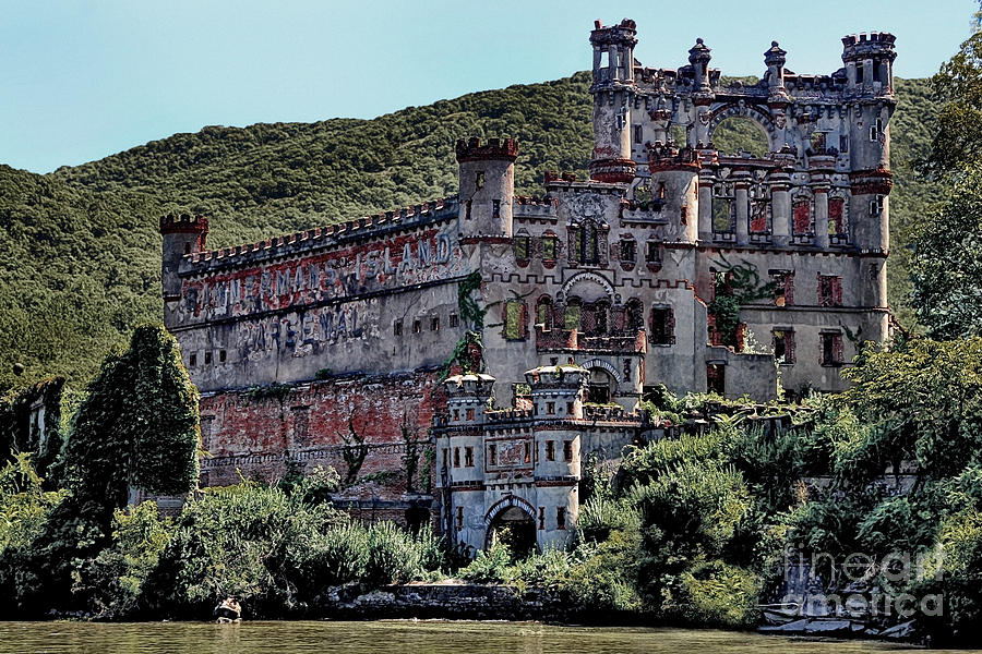 Bannerman Castle Photograph by Bob Stone | Fine Art America