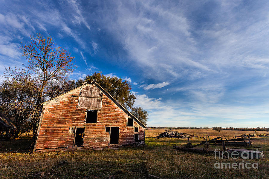 Barn in the Midwest Photograph by Steven Reed