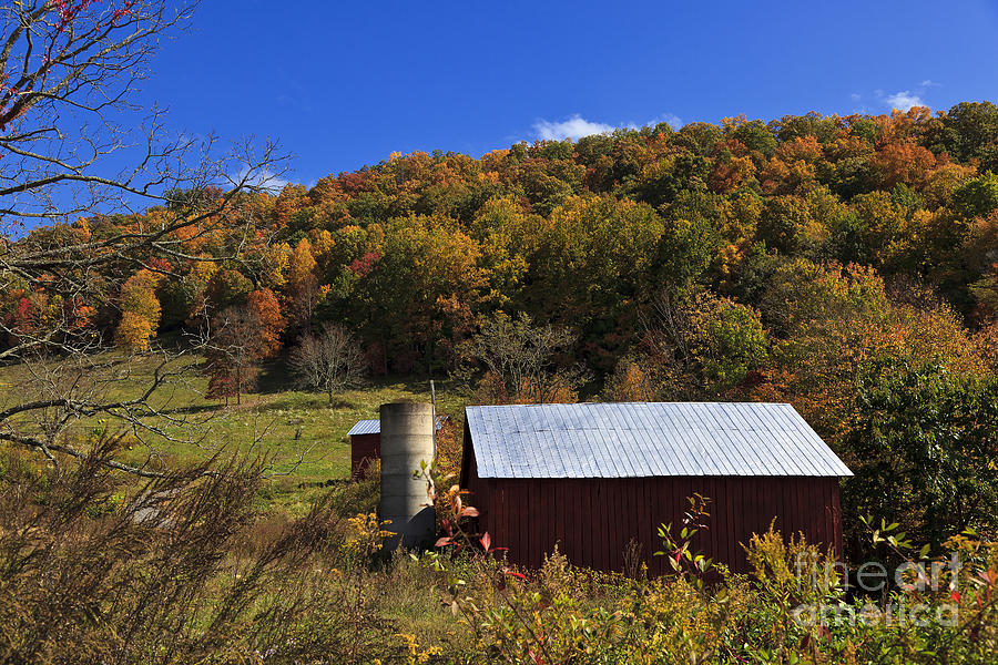 Barn in the Mountains Photograph by Jill Lang