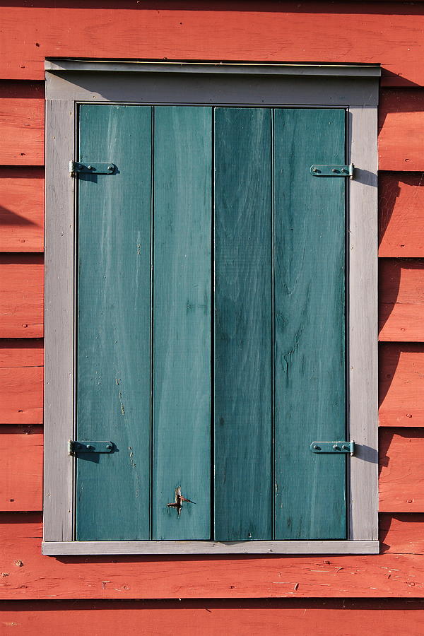 Barn Window Photograph by Frank Romeo
