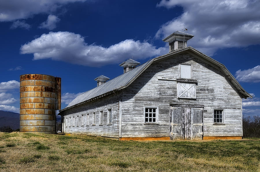 Barns are beautiful Photograph by Steve Hurt