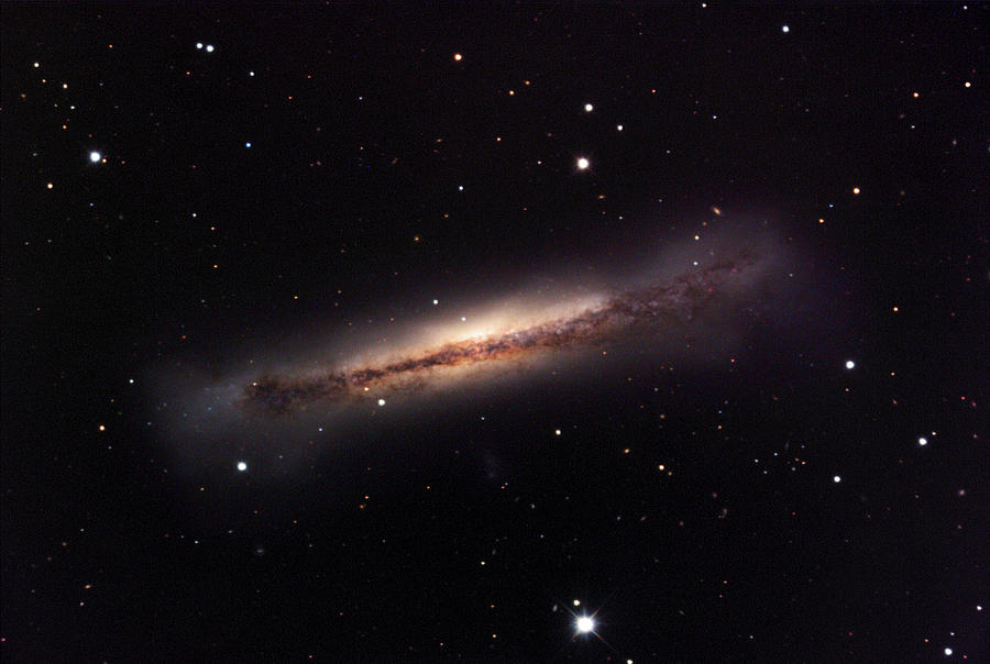 Forum galaxy. Неправильная Галактика NGC 4449. Галактика NGC 4866. Линзообразная Галактика NGC 7049. Бар спиральной Галактики.
