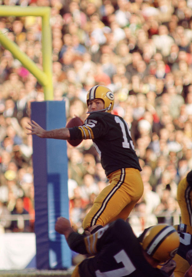 Bart Starr Photograph - Bart Starr Throwing by Retro Images Archive