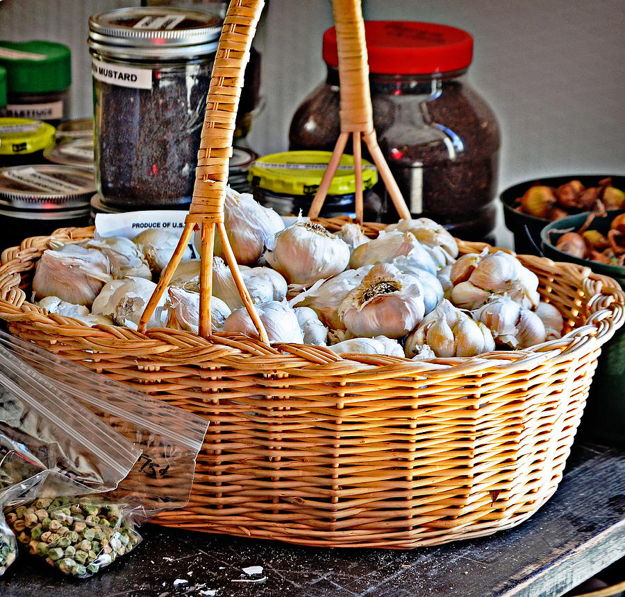Basket of Garlic Photograph by Linda Brown