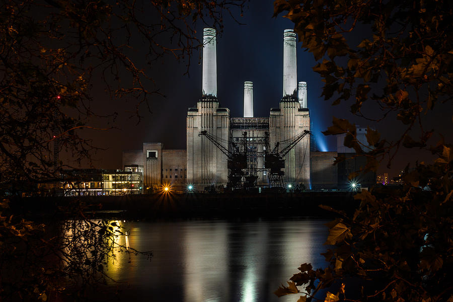 London Photograph - Battersea Power Station Colour by Izzy Standbridge