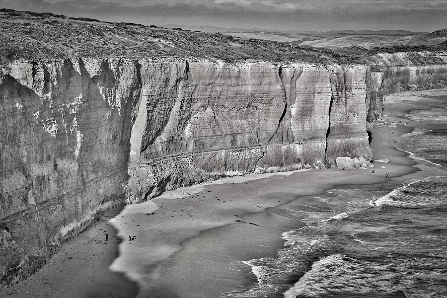 Bay of Islands Cliffs #2 - Black and White Photograph by Stuart Litoff