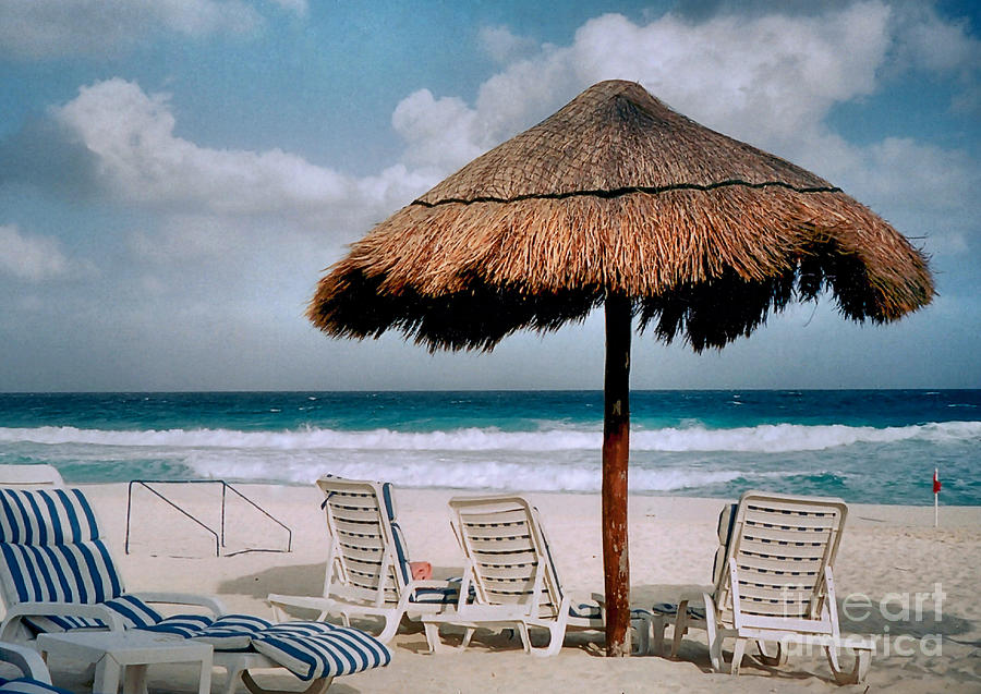 Beach on Cancun Photograph by Janice Drew