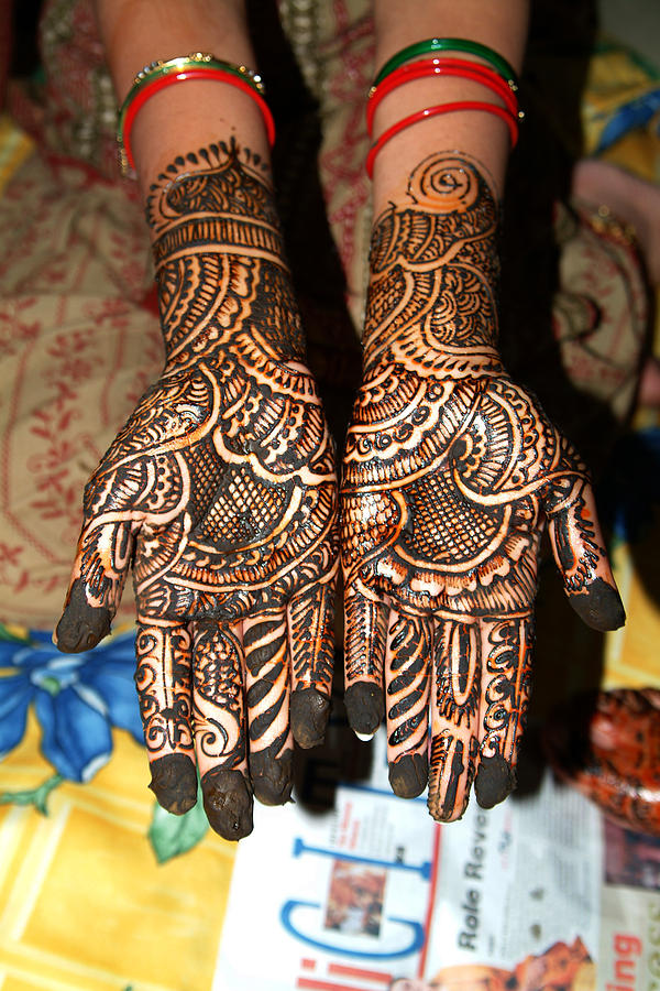 henna painted hands