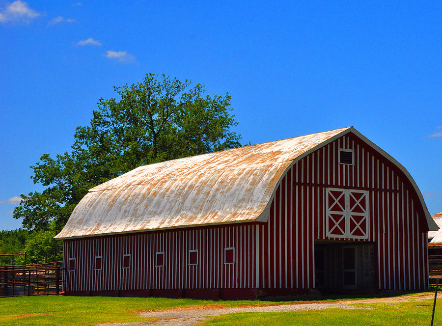 Beautiful Old Barn In Oklahoma Photograph by Vonda Barnett