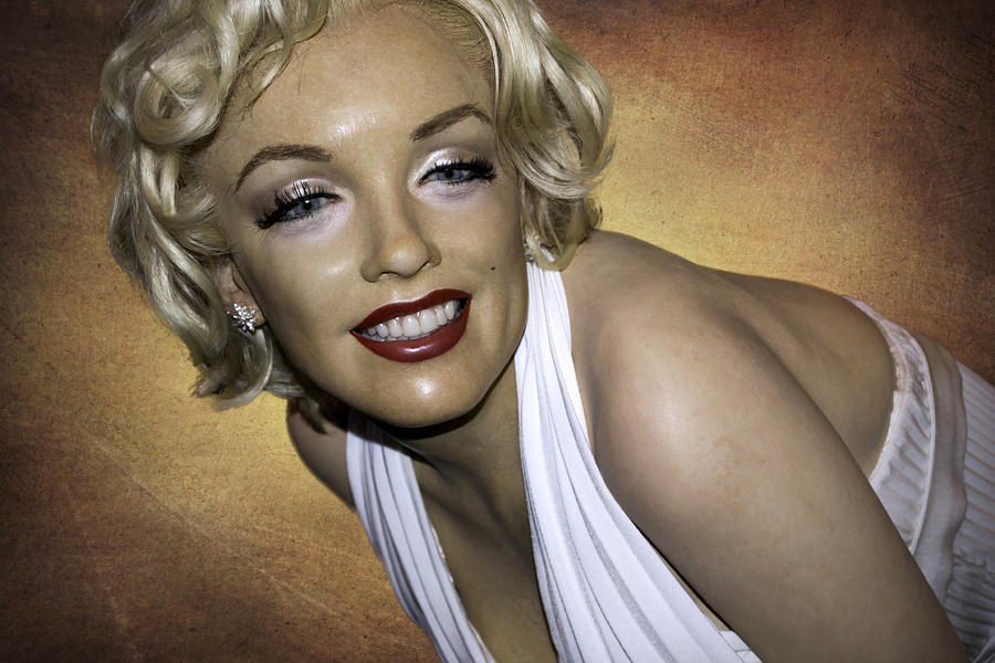 Marilyn Monroe Photograph - Beauty of 50s - Marilyn Monroe by Jatin Thakkar