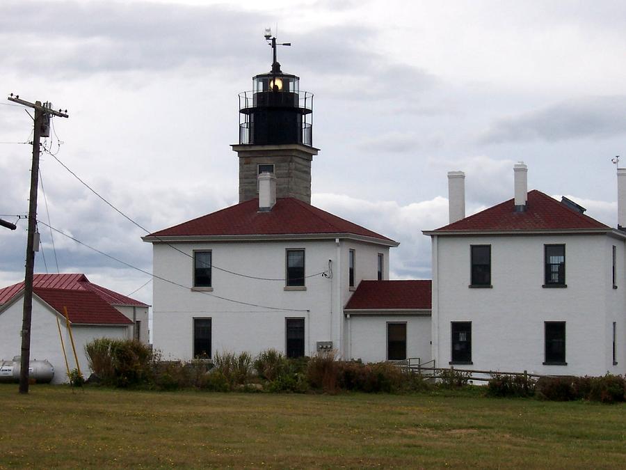 Beavertail Lighthouse Photograph by Catherine Gagne