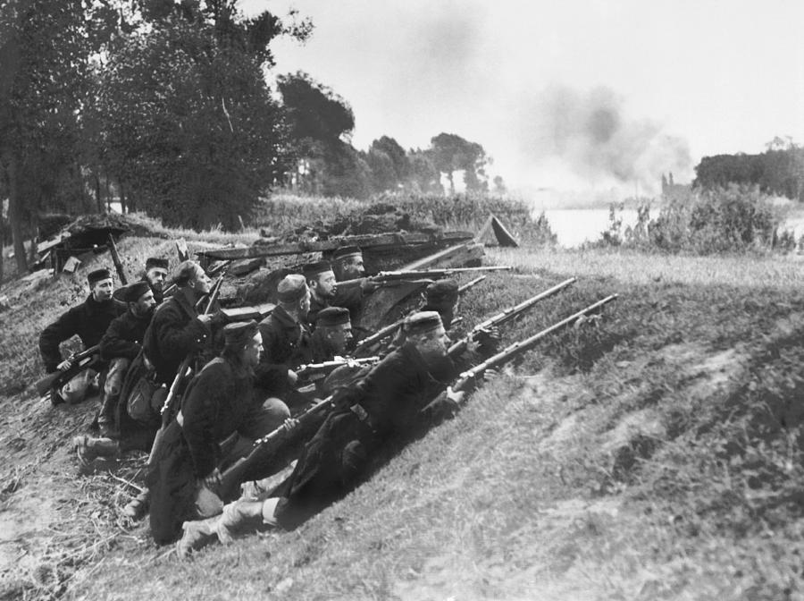Belgian Soldiers In Ambush Photograph by Underwood Archives