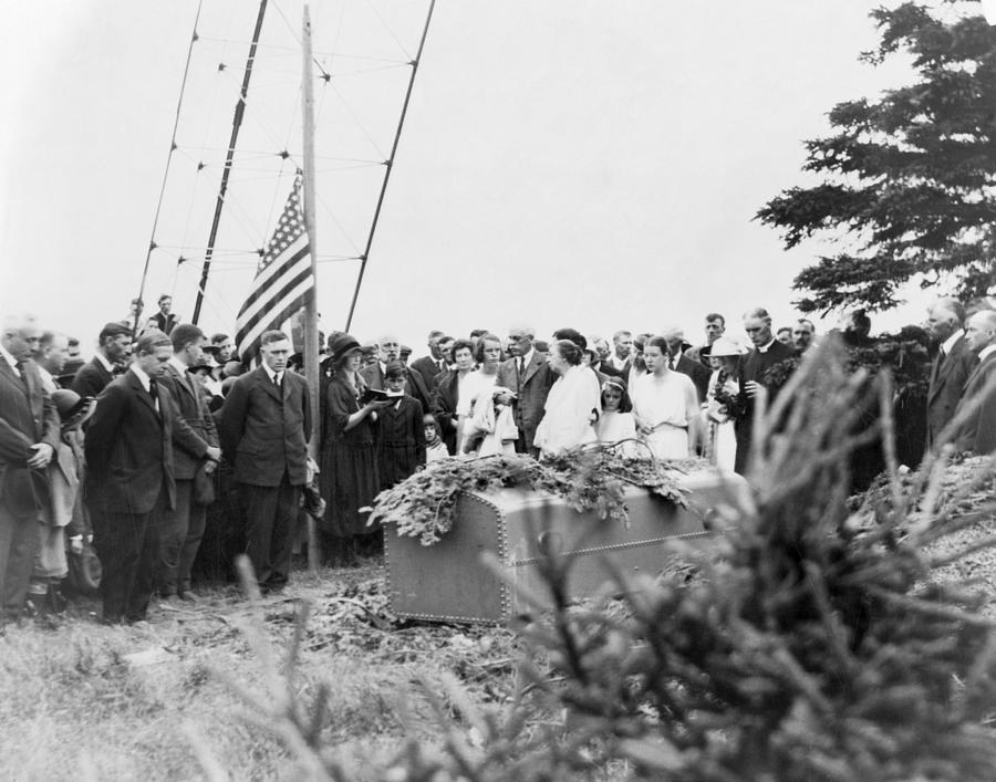 Bell Funeral, 1922 Photograph by Granger