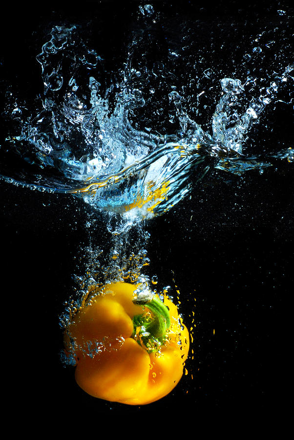Bell pepper splash Photograph by Dung Ma