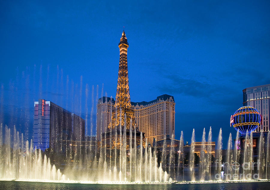 Bellagio Fountains Photograph by Jim West