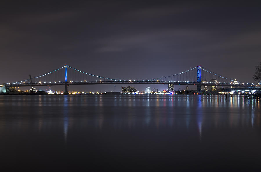 Benjamin Franklin Bridge at Night from Penn Treaty Park Photograph by ...