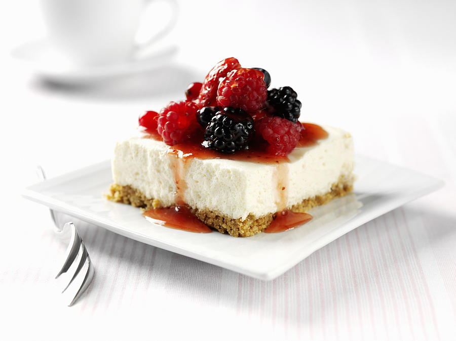 Berry cheesecake Photograph by Joff Lee