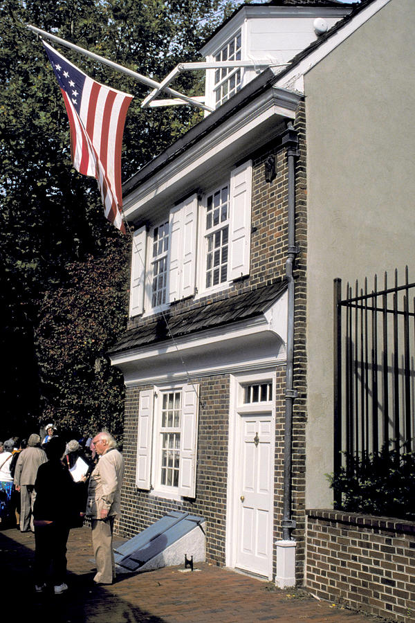 Philadelphia Photograph - Betsy Ross House by Carl Purcell