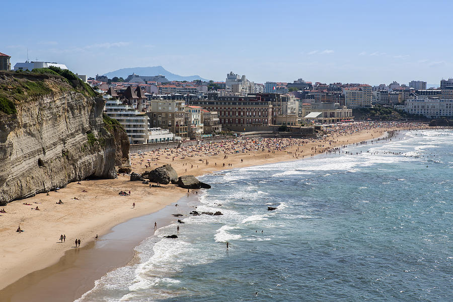 Biarritz - beach whith many tourists Photograph by Fhm
