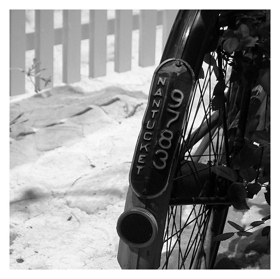 Bicycle - Nantucket 9783 Photograph by Richard Reeve