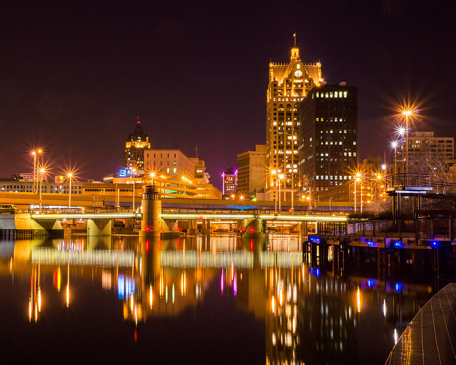 Milwaukee Photograph - Big City Serenity by Bill Pevlor
