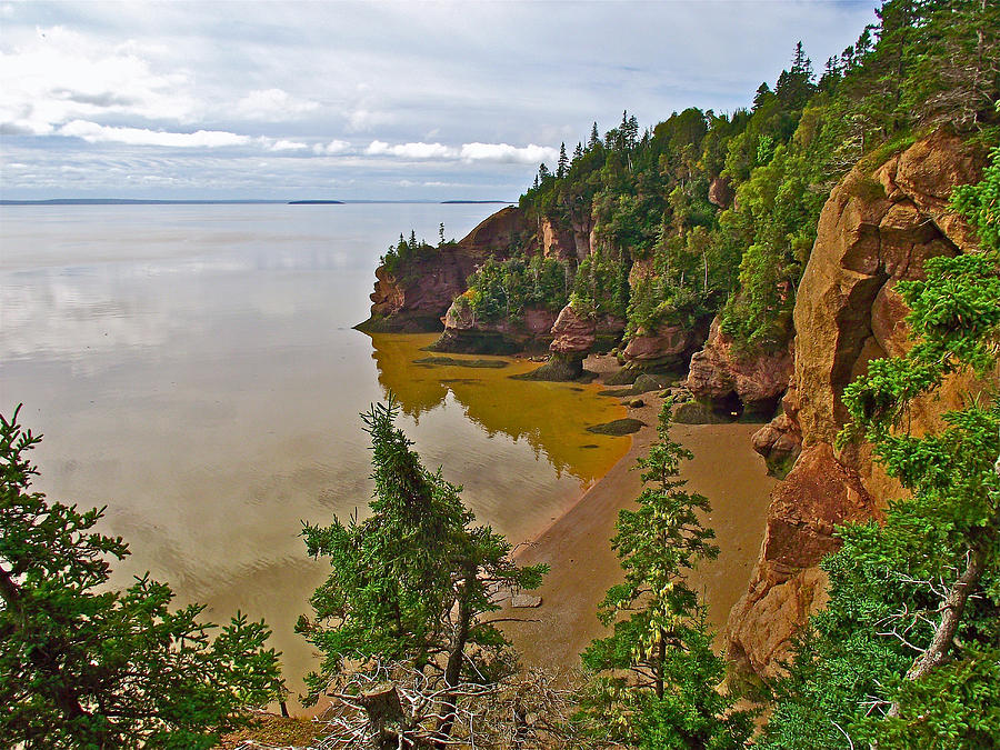 Big Cove At Hopewell Rocks On Bay Of Fundy In New Brunswick-canada ...