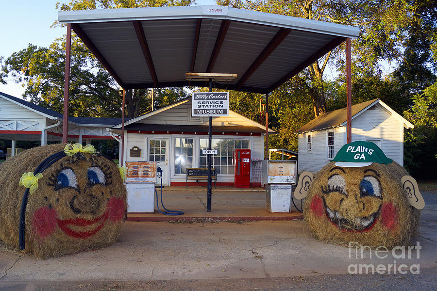 South Digital Art - Billy Carters Old Service Station in Plains Georgia by Kim Pate
