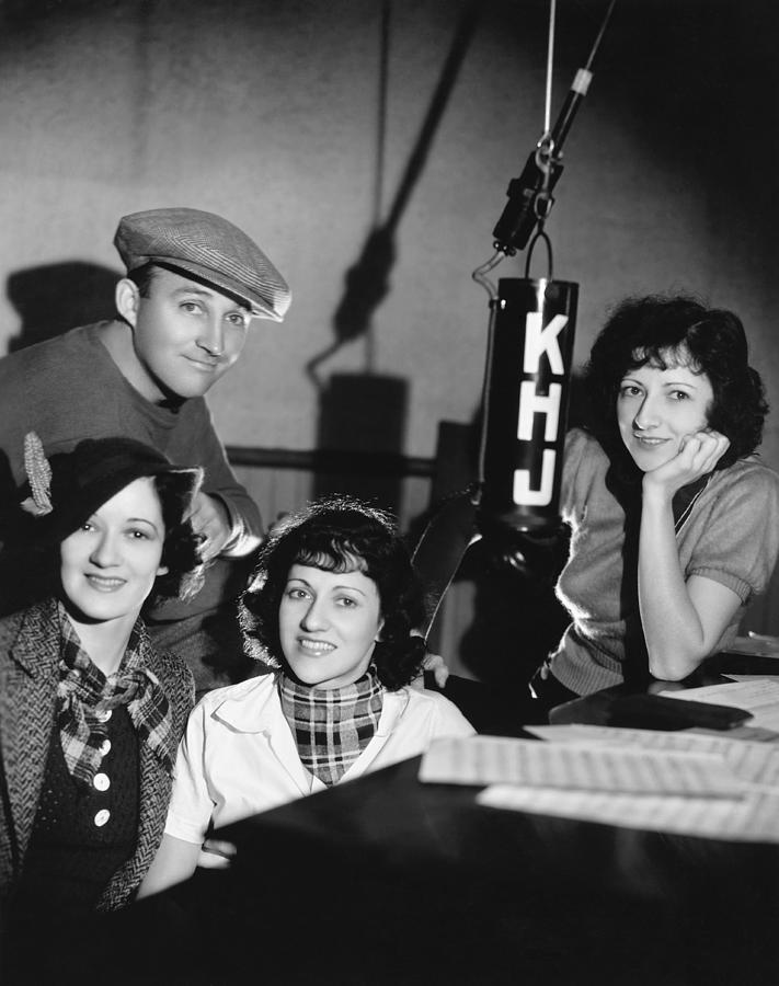 Bing Crosby & Boswell Sisters Photograph by Underwood Archives