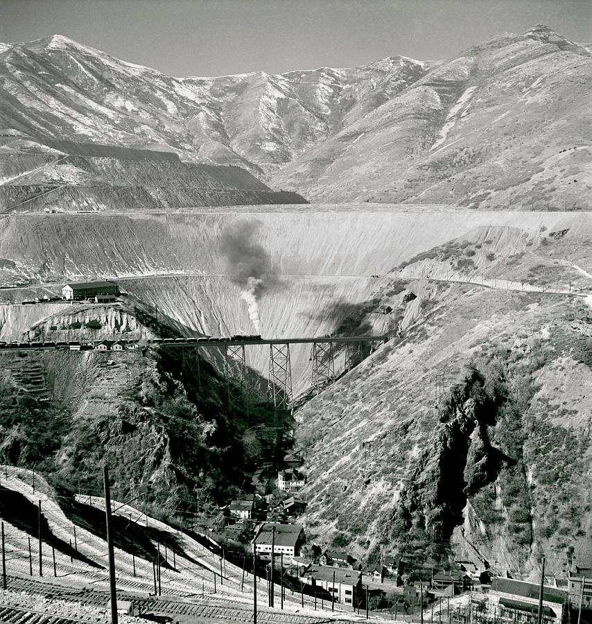 Bingham Canyon Copper Mine Photograph by Library Of Congress/science Photo Library