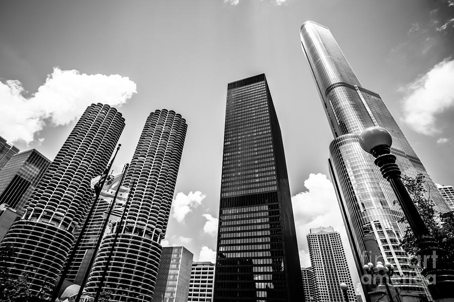 black and white chicago skyscraper