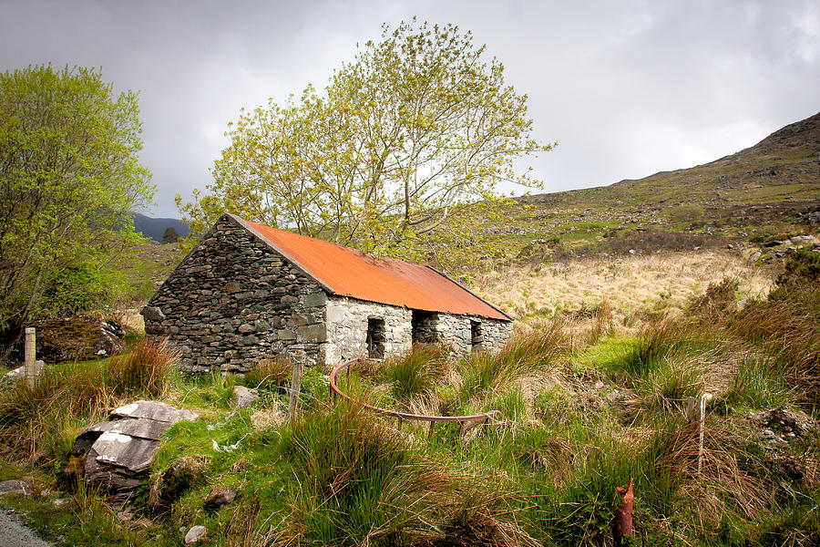 Black Valley Red Roof Photograph by Mark Callanan