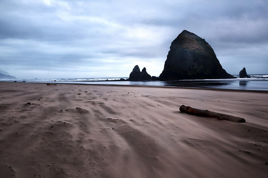 Голландия отвоевывает у океана землю. Водопад жигинжи-су. Вода горы водопад. Волны бьются о берег. Over rocks.