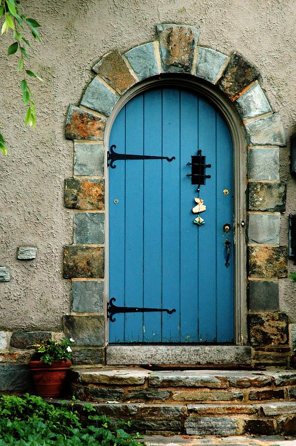 Baltimore Photograph - Blue door in Baltimore by Linda Covino