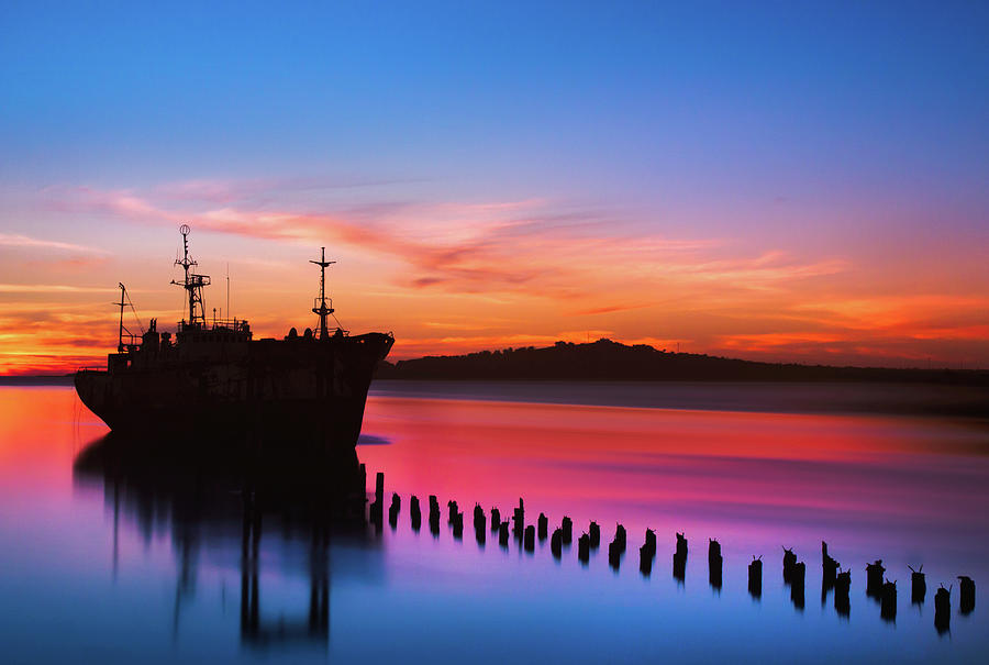 Boat And Sunset Photograph by Elojotorpe
