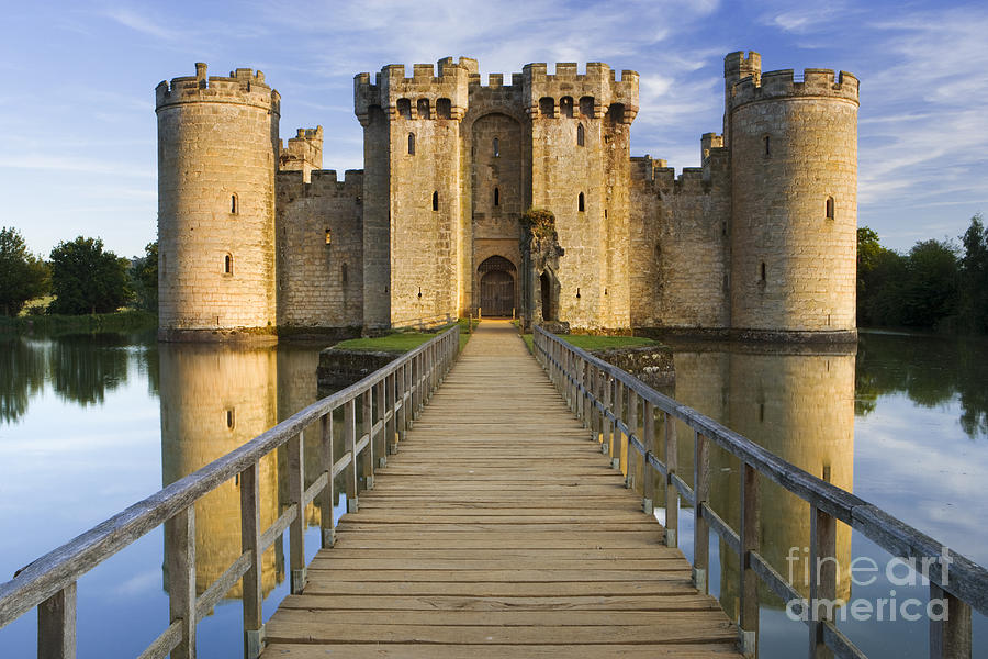 Bodiam Castle Photograph by Derek Croucher - Fine Art America